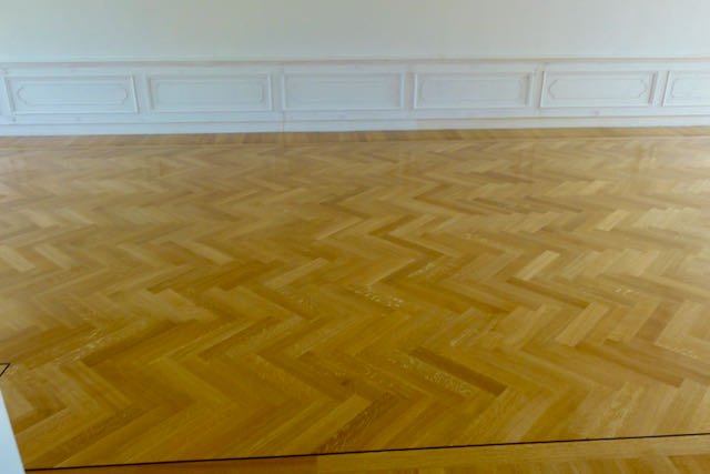 Houten visgraat vloer